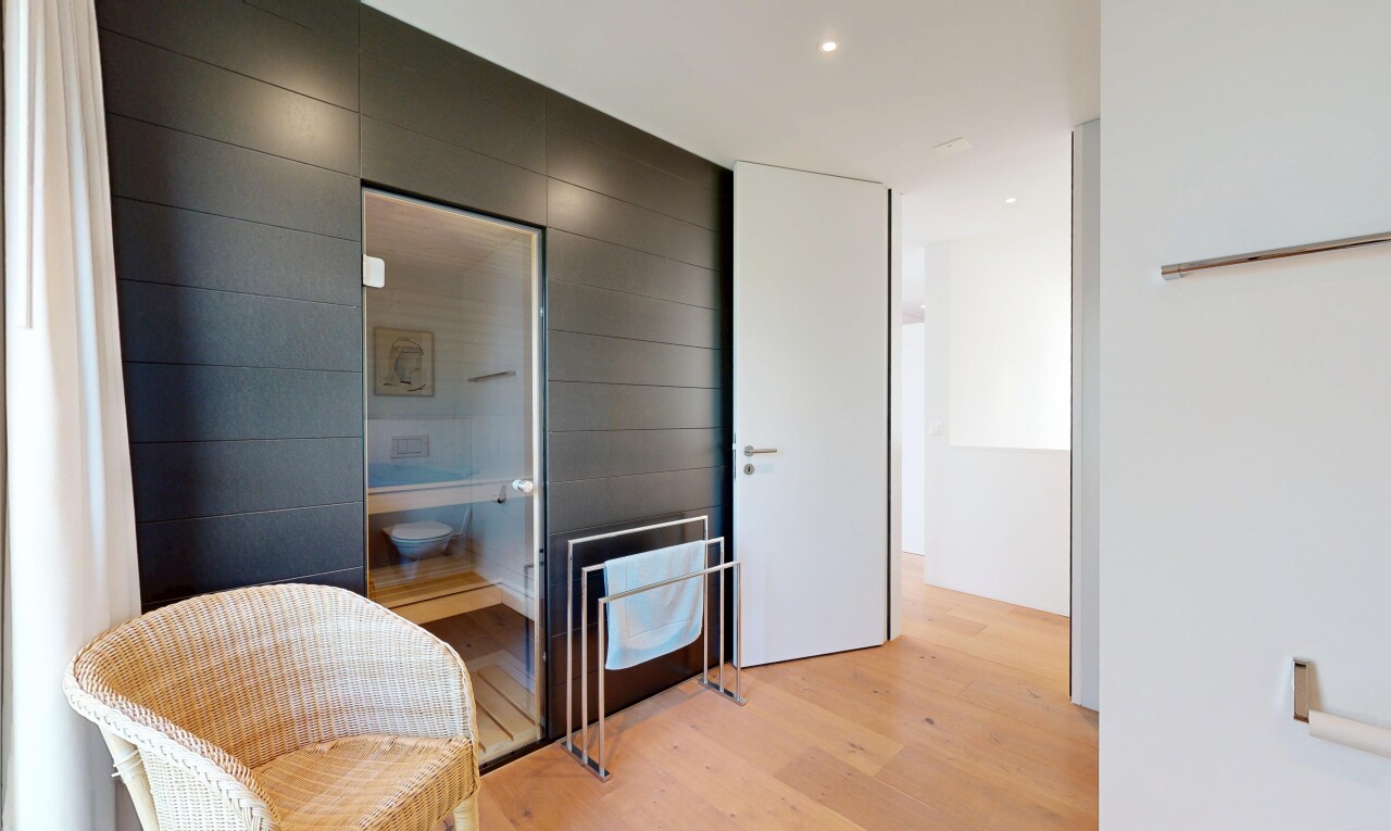 bad mit holzfußboden, wood finish floor, light floor, einbauleuchten, und recessed lighting