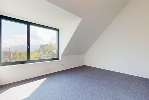 pièce vide avec moquette, carpet, lumière naturelle, natural light, et cloison sèche