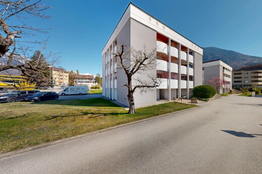 außenansicht mit blick auf wohnanlage, apartment complex view, day time, from community, und blick auf die berge