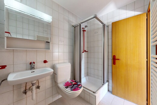 bad mit handtuchwärmer, tile wall, fliesenwand, dusche, und komplettes badezimmer