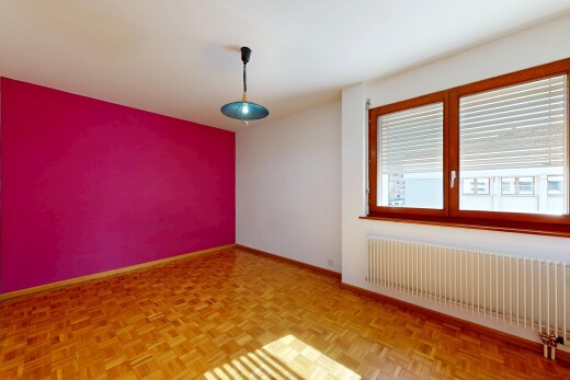 leerer raum mit kühler, gipskartonwand, drywall, parquet floor, und sockelleisten