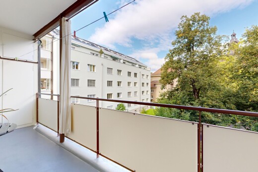 balkon mit balkon, from property, und day time