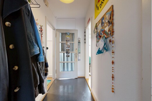 halle / korridor mit inside property, concrete floor, betonboden, drywall, und gipskartonwand