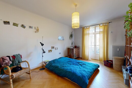 zimmer / schlafzimmer mit kühler, inside property, drywall, gipskartonwand, und parquet floor