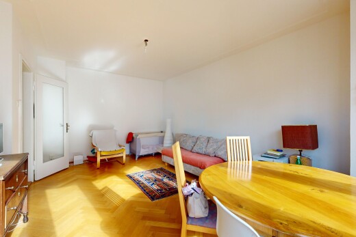wohn- / esszimmer mit parquet floor, inside property, drywall, und gipskartonwand