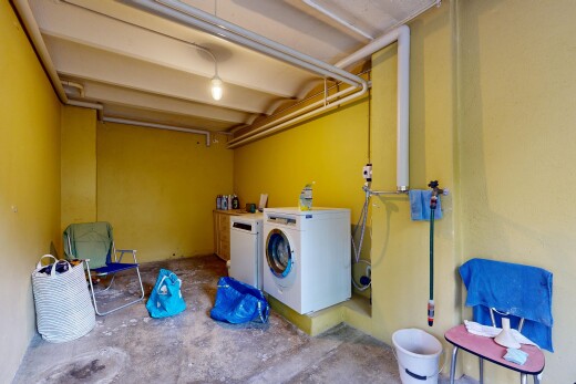 wäschekammer mit inside property, tumbler, wäscherei, gipskartonwand, und drywall