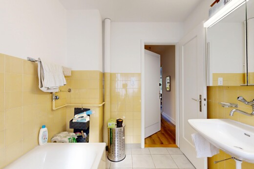 bad mit inside property, fliesenboden, tile floor, waschbecken, und gipskartonwand