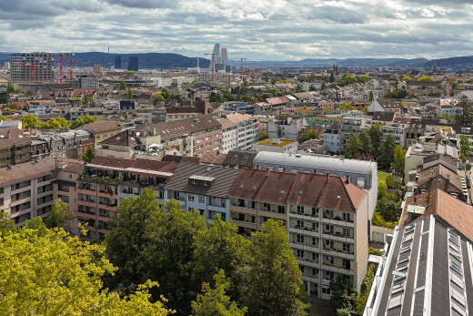 außenansicht mit mountain view, blick auf die berge, city view, stadtblick, und overcast