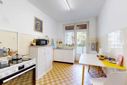 küche mit herd, vinyl floor, vinylboden, weiße schränke, und inside property