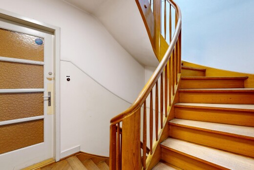 treppe mit treppen, drywall, gipskartonwand, inside property, und baseboards wall