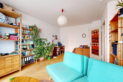 wohnzimmer mit drywall, gipskartonwand, inside property, und parquet floor