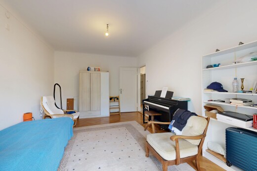 wohn- / esszimmer mit inside property, gipskartonwand, drywall, holzfußboden, und wood finish floor