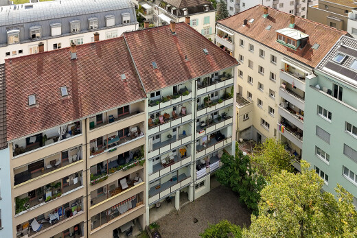 außenansicht mit blick auf wohnanlage und apartment complex view
