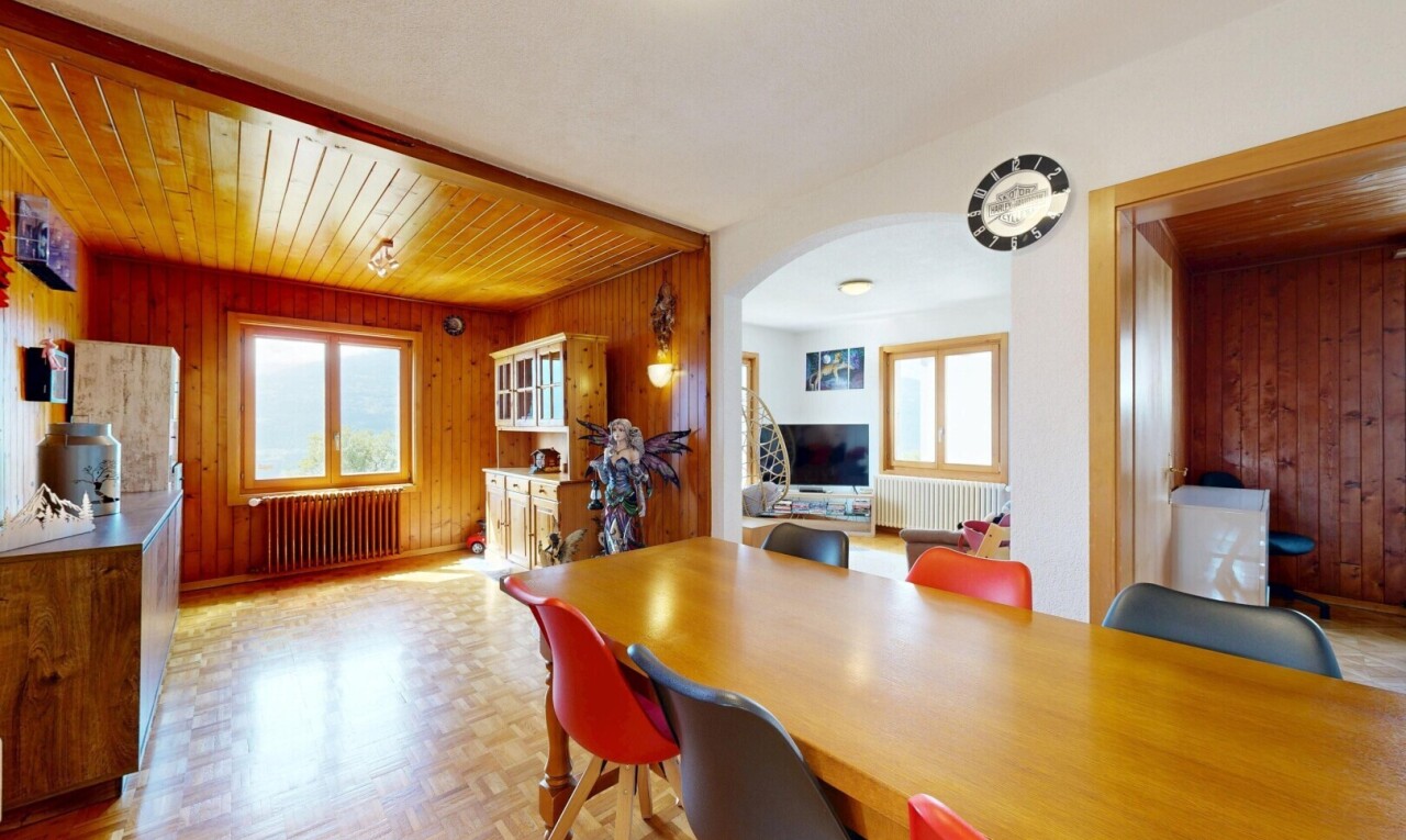 esszimmer mit parquet floor, wood wall, holzwand, kühler, und wood finish floor
