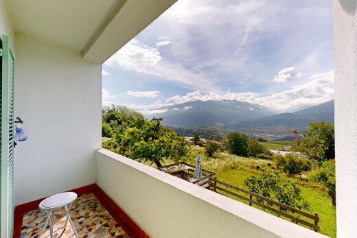 balkon mit balkon, blick auf die berge, mountain view, view focus, und from property