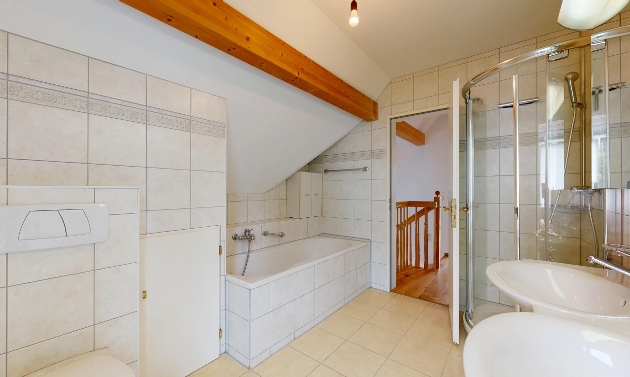 bad mit tile wall, fliesenwand, komplettes badezimmer, bad, und dusche