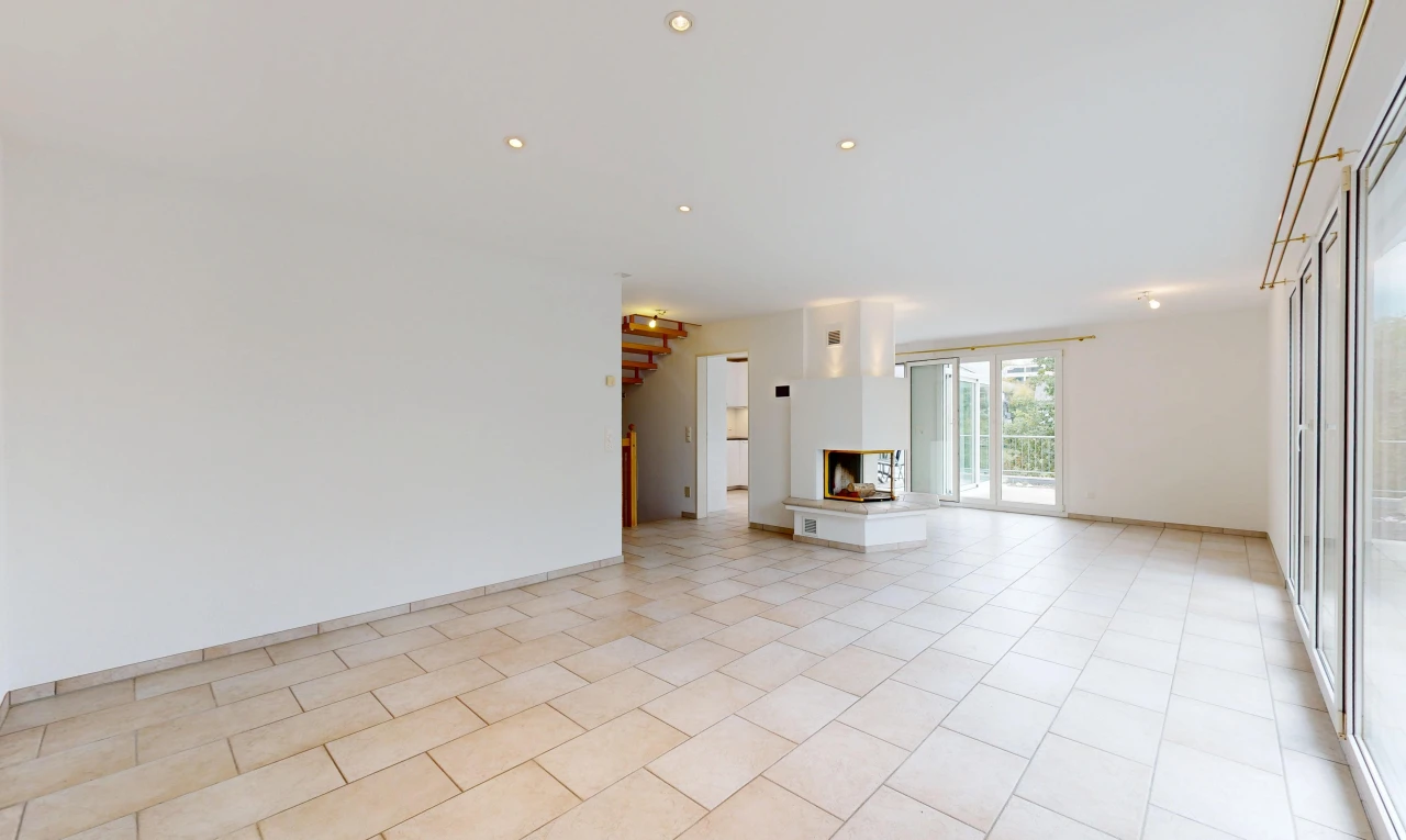 leerer raum mit außenzugang, light floor, gipskartonwand, drywall, und kamin