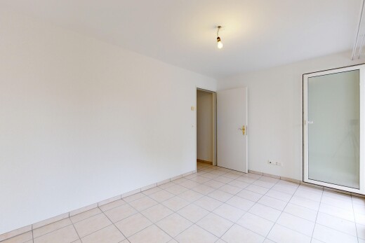 leerer raum mit light floor, gipskartonwand, drywall, inside property, und fliesenboden