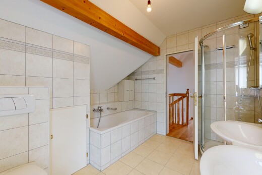 bad mit tile wall, fliesenwand, komplettes badezimmer, bad, und dusche