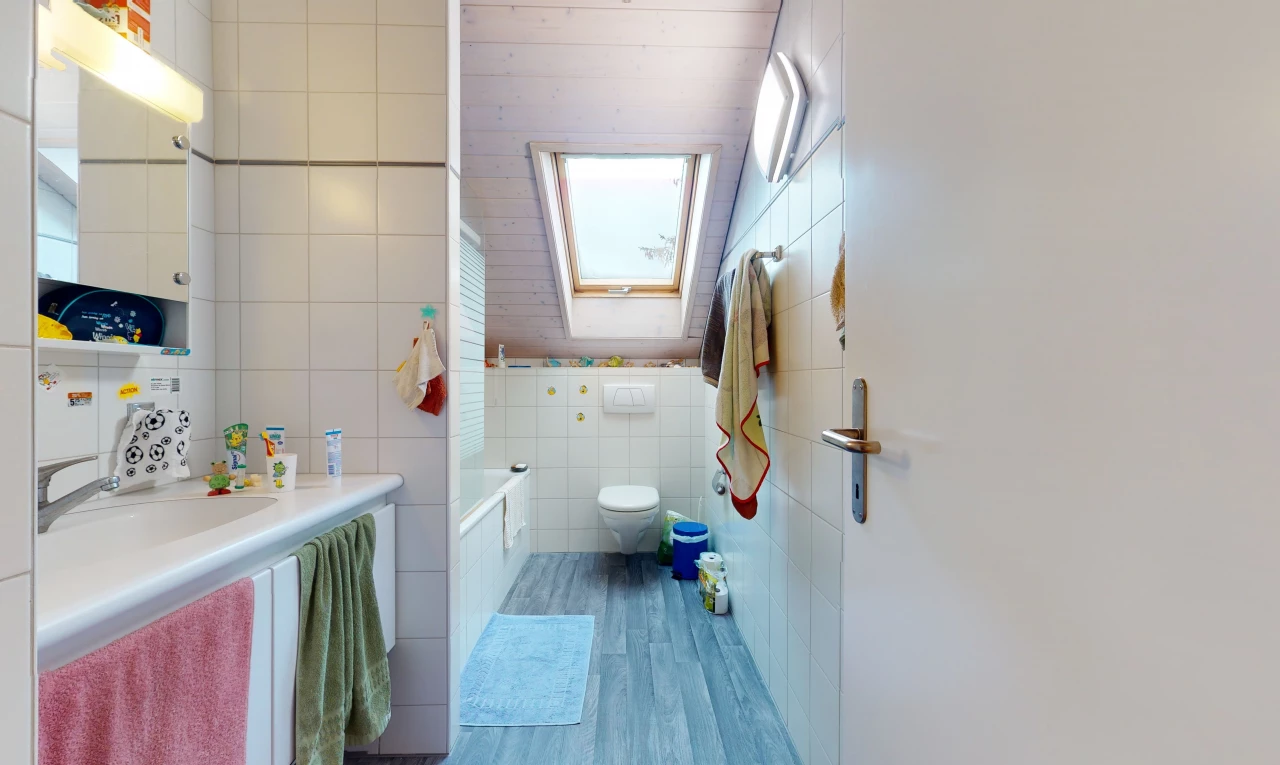half bathroom featuring toilet, mirror, and vanity