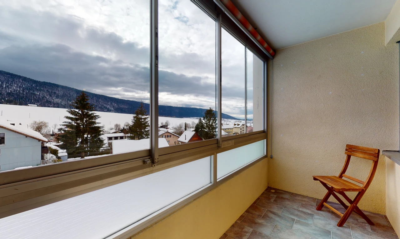 sunroom / solarium featuring a healthy amount of sunlight