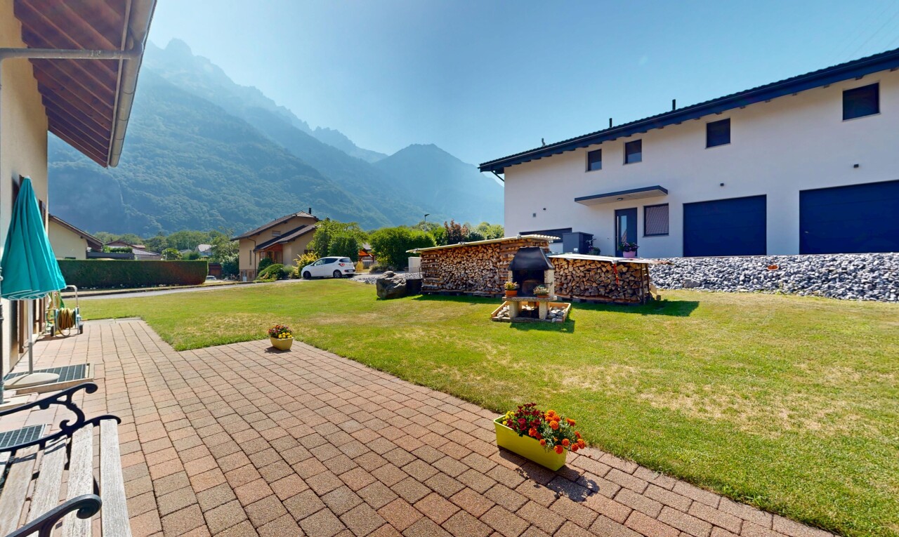 vue sur la montagne avec from property, vue sur la montagne, mountain view, et day time