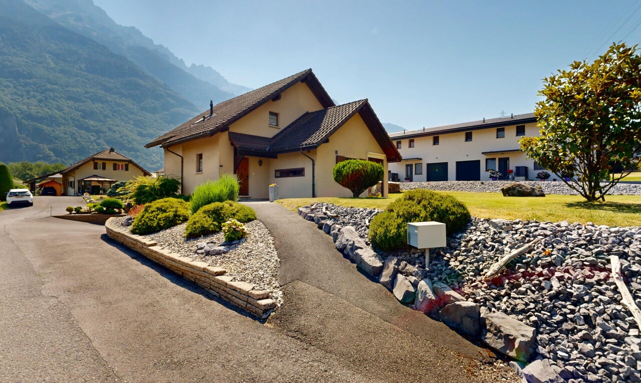 façade avec day time, property visible, et bardage en stuc
