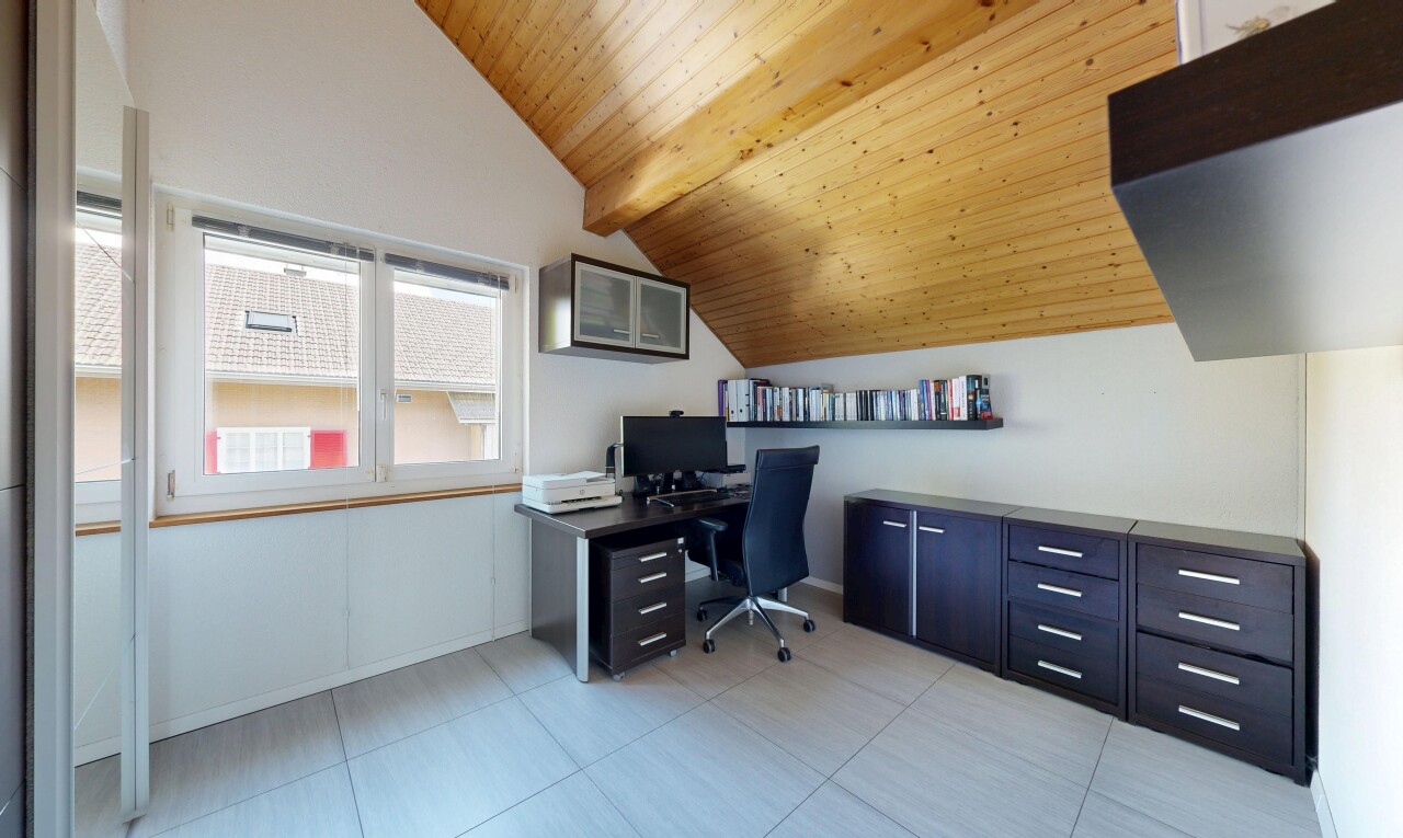 bureau avec light floor, espace bureau, plafond en bois, wood ceiling, et lumière naturelle