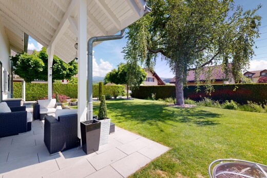 terrasse avec espace de vie extérieur, pelouse, day time, terrasse, et from property