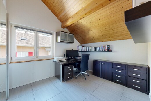 bureau avec light floor, espace bureau, plafond en bois, wood ceiling, et lumière naturelle