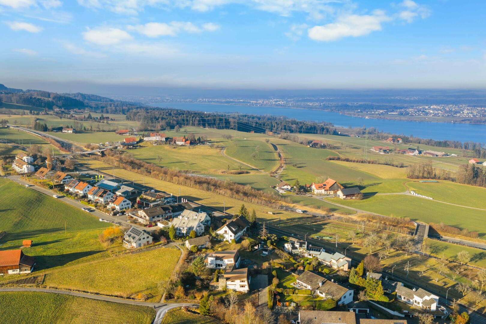 vue sur la mer avec aerial view, water view, vue sur l'eau, day time, et rural view
