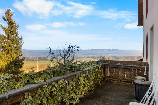 balcon avec from property, day time, et balcon