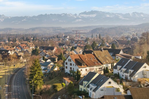 vue sur la montagne avec day time, vue résidentielle, et residential view