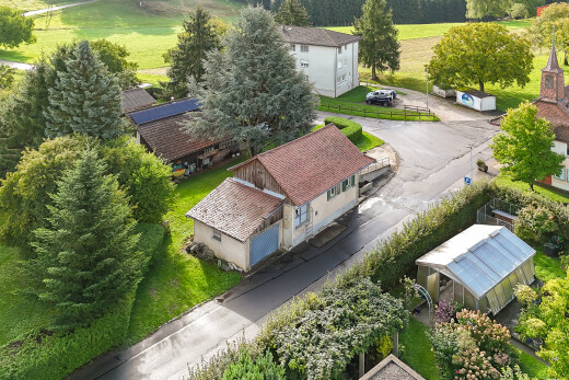 außenansicht mit außenansicht, property visible, und rasen