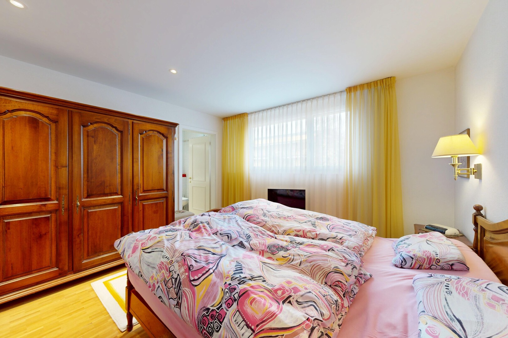 room featuring light wood finished floors and recessed lighting