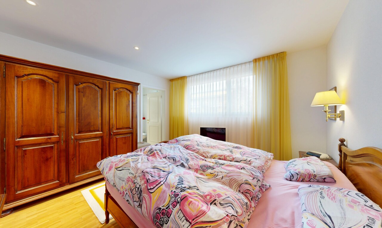room featuring light wood finished floors and recessed lighting