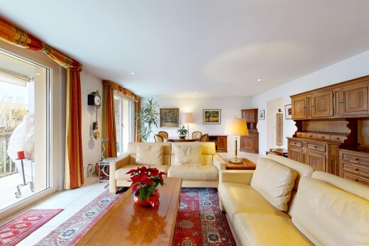 salon avec inside property, cloison sèche, drywall, lumière naturelle, et natural light