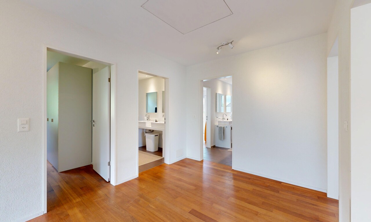 leerer raum mit inside property, holzfußboden, wood finish floor, gipskartonwand, und drywall