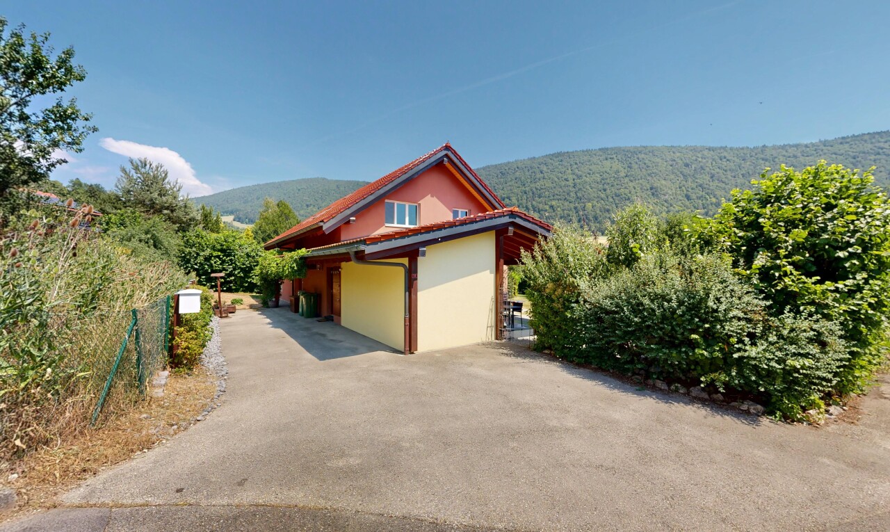 façade avec property visible, day time, mountain view, vue sur la montagne, et bardage en stuc