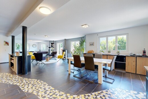 salon / salle à manger avec dark floor, inside property, lumière naturelle, natural light, et cloison sèche