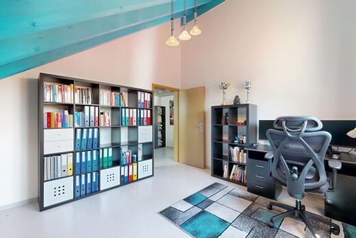 bureau avec cloison sèche, drywall, espace bureau, inside property, et finished concrete floor