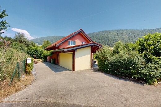 façade avec property visible, day time, mountain view, vue sur la montagne, et bardage en stuc