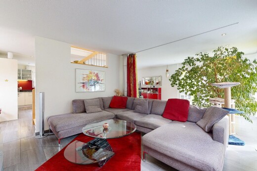 wohnzimmer mit inside property, drywall, gipskartonwand, wood finish floor, und holzfußboden