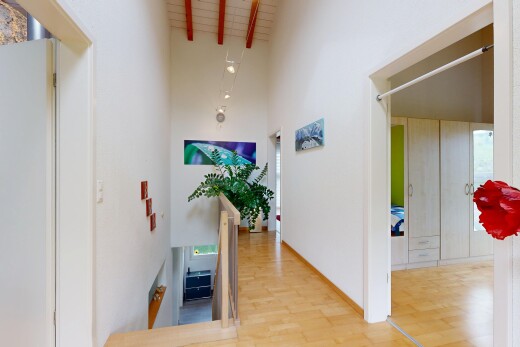 halle / korridor mit inside property, high ceiling, hohe decke, drywall, und gipskartonwand