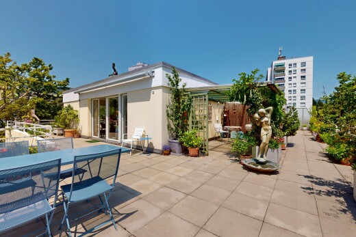 terrasse mit terrasse, property visible, essbereich im freien, und day time
