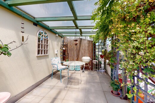 terrasse mit terrasse und zaun