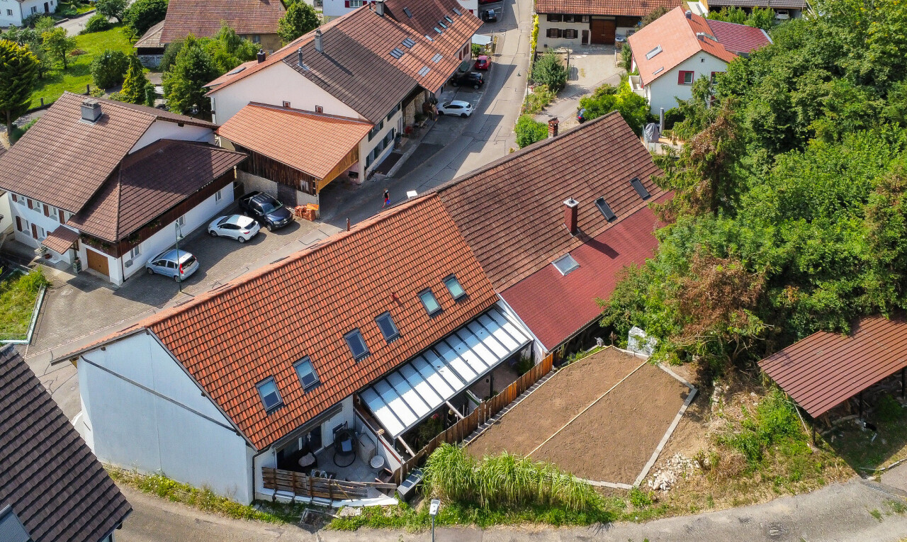 façade avec terrain vierge, residential view, et vue résidentielle
