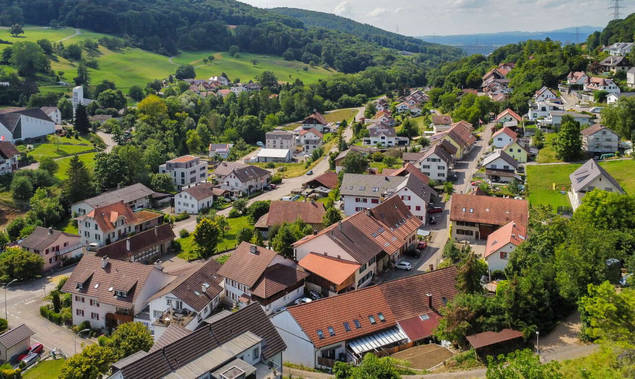vue sur la montagne avec residential view, vue résidentielle, et aerial view