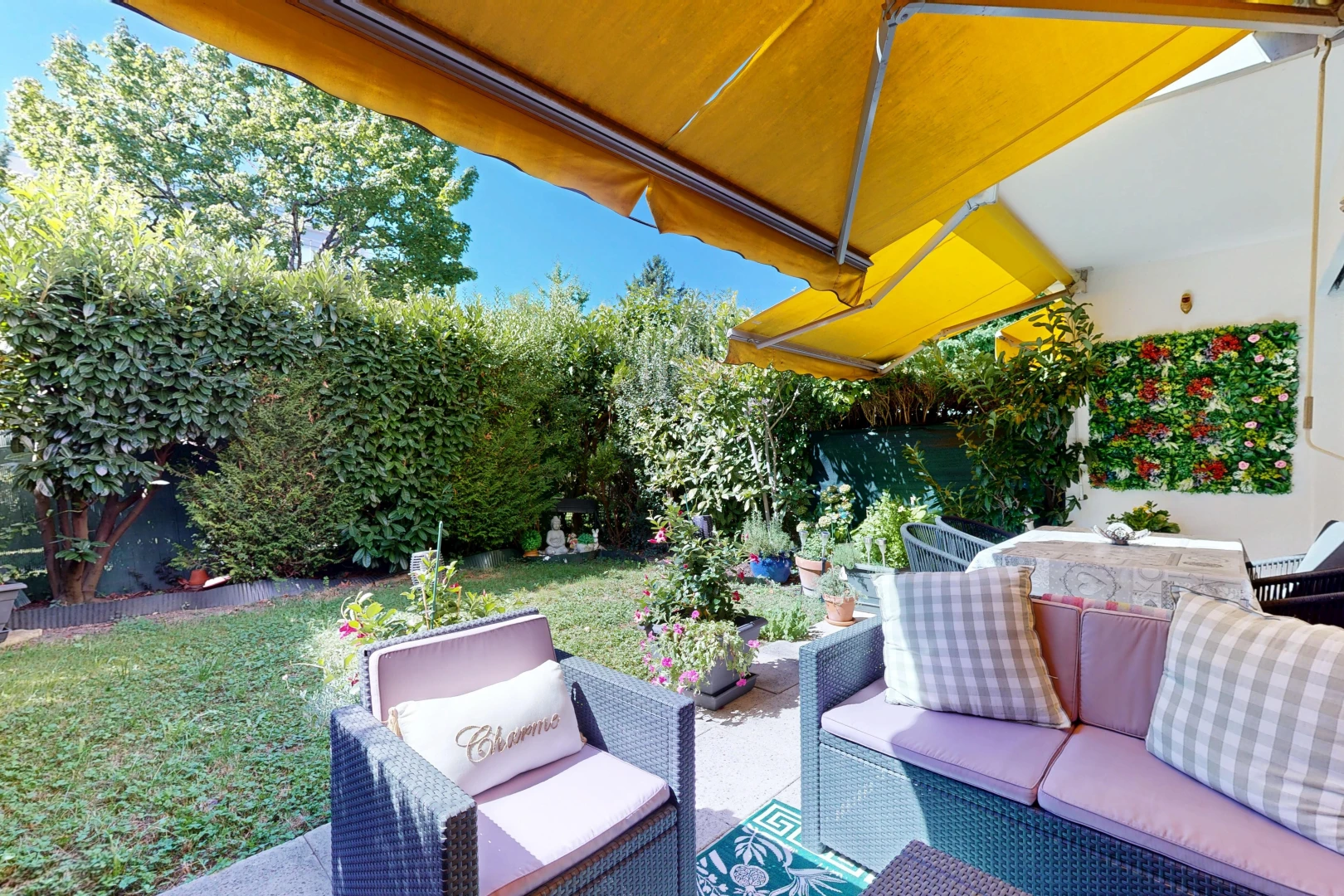 terrasse avec terrasse, espace de vie extérieur, pelouse, et from property