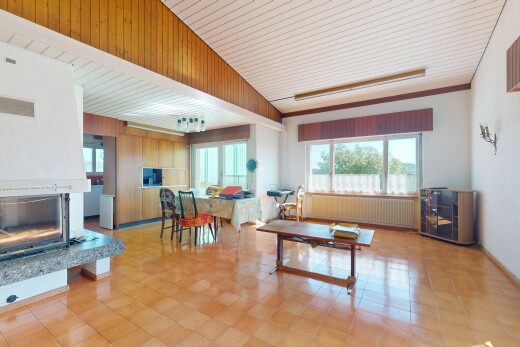 wohn- / esszimmer mit natural light, natürliches licht, inside property, kühler, und kamin